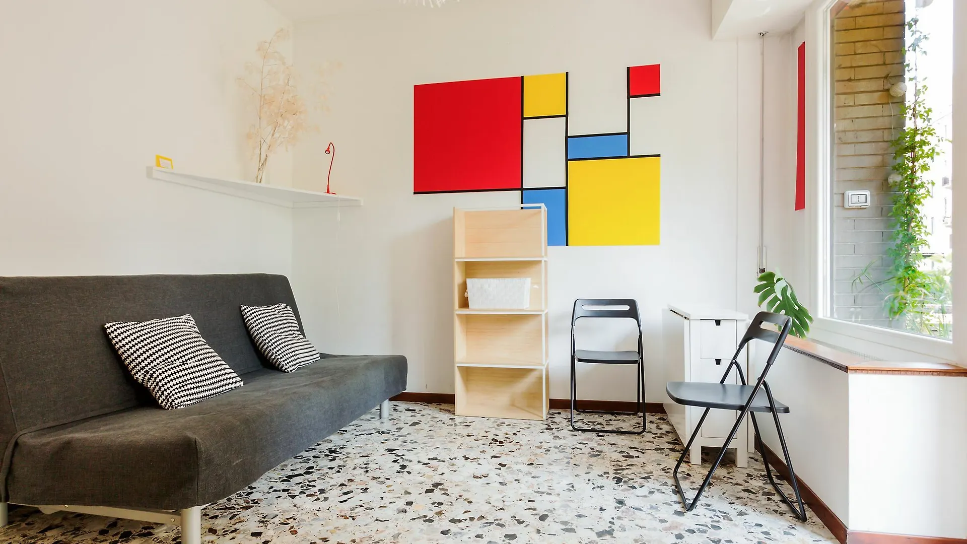 Mondrian Apartment In ميلان